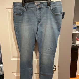 NWT: Crown & Ivy Skinny Jeans (16W)